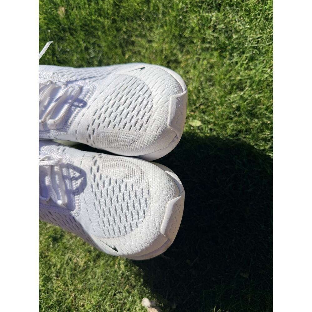 Mens Size 9 Nike Air Max 270 Low White Black Sneakers AH8050 100 - Picture 2 of 5